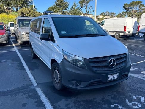 Used 2022 Mercedes-Benz Metris image 2