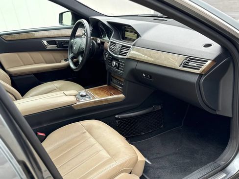 Used 2011 Mercedes-Benz E 550 Sedan image 28