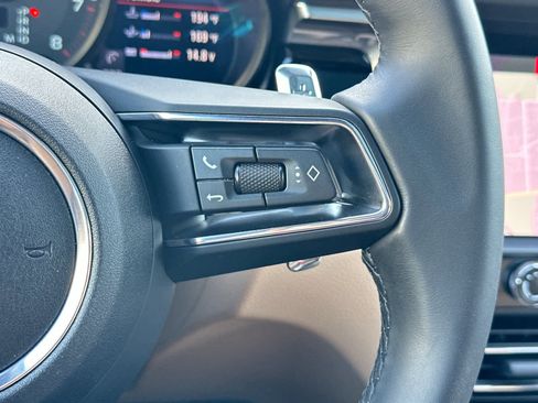 Certified 2025 Porsche Macan AWD/4WD image 27
