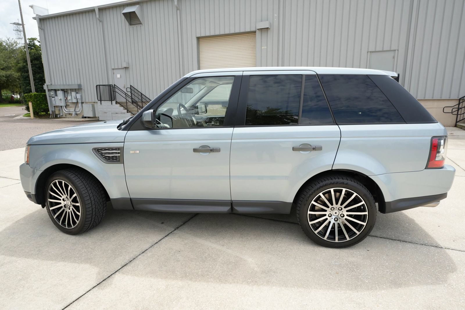 Used 2011 Land Rover Range Rover Sport Supercharged AWD/4WD image 5