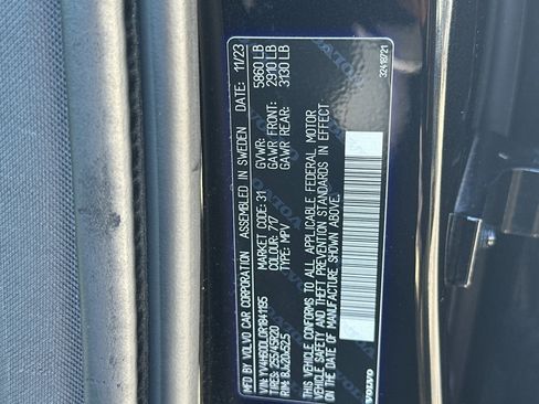 Certified 2024 Volvo XC60 T8 Plus image 34