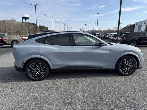 Used 2025 Ford Mustang Mach-E Premium image 8