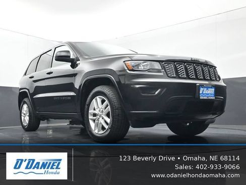 Used 2018 Jeep Grand Cherokee Altitude AWD/4WD image 14