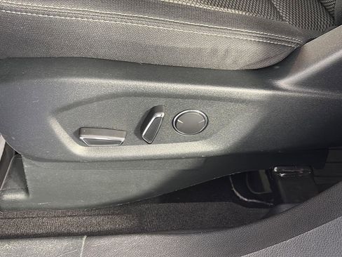 Used 2018 Ford Explorer XLT image 24