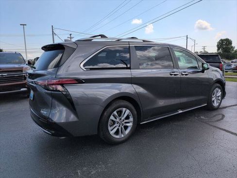 Certified 2025 Toyota Sienna Limited AWD/4WD image 5