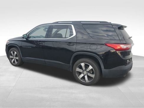 Used 2020 Chevrolet Traverse LT w/ LT Premium Package image 3