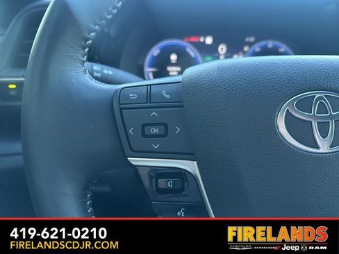 Used 2025 Toyota Crown XLE image 22