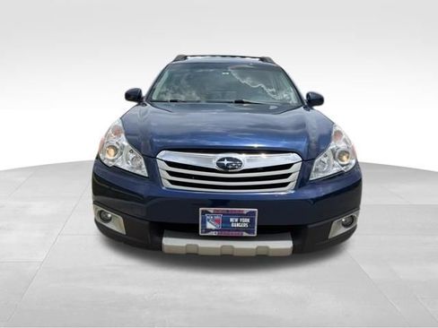 Used 2010 Subaru Outback 2.5i Limited AWD/4WD image 8