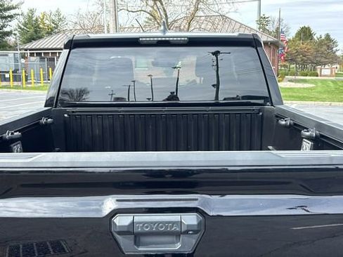 Used 2025 Toyota Tacoma SR5 AWD/4WD image 32