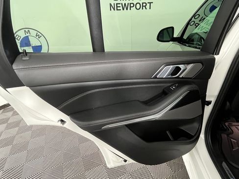 Used 2025 BMW X5 xDrive40i w/ M Sport Package AWD/4WD image 26