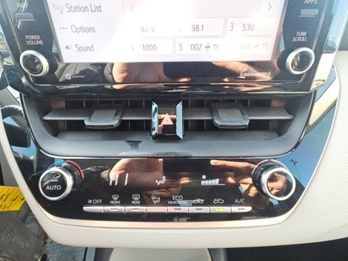 Used 2022 Toyota Corolla LE image 20