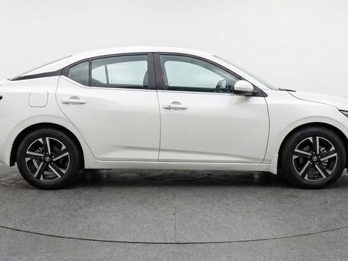 Used 2025 Nissan Sentra SV FWD image 11