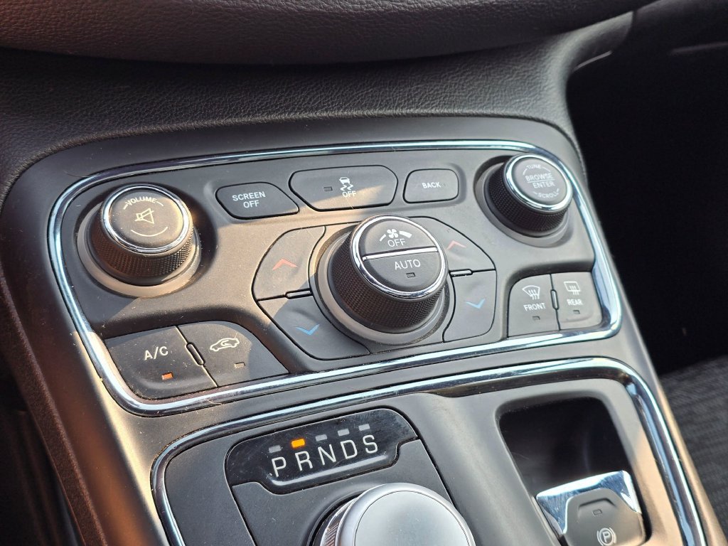 Used 2015 Chrysler 200 S w/ Comfort Group FWD image 23