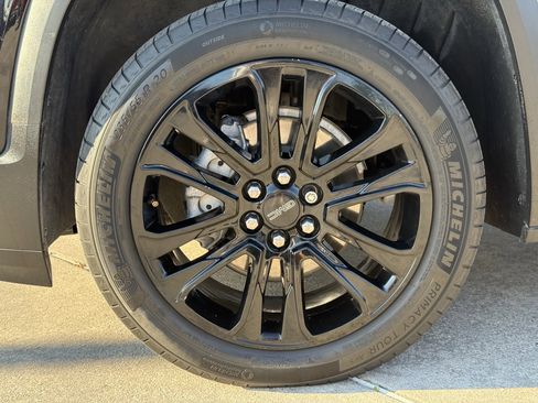 Used 2022 GMC Acadia SLT w/ Elevation Edition image 12