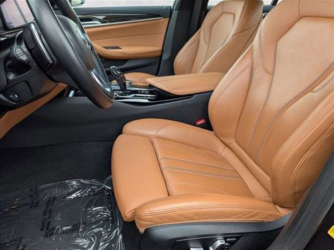 Used 2023 BMW 540i w/ Premium Package image 17