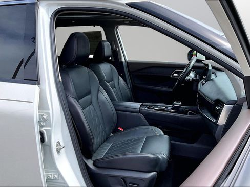 Used 2023 Nissan Rogue Platinum AWD/4WD image 7