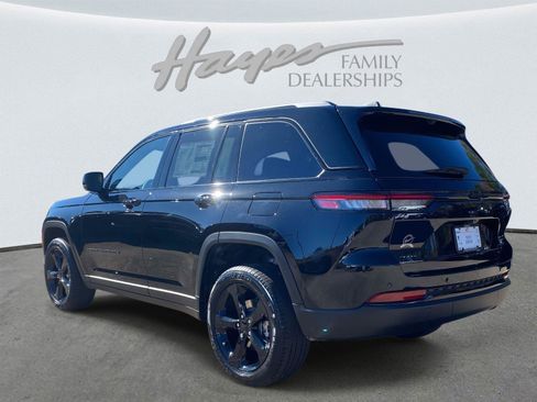 New 2025 Jeep Grand Cherokee Limited w/ Luxury Tech Group II image 16