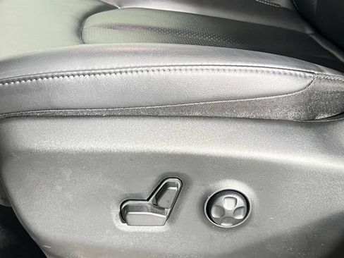 Used 2024 Chrysler Pacifica Touring-L FWD image 25