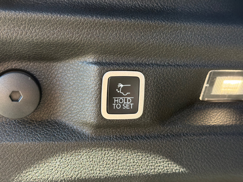 Used 2024 Jeep Grand Cherokee L Altitude AWD/4WD image 19