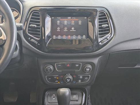 Used 2018 Jeep Compass Latitude w/ Popular Equipment Group FWD image 15