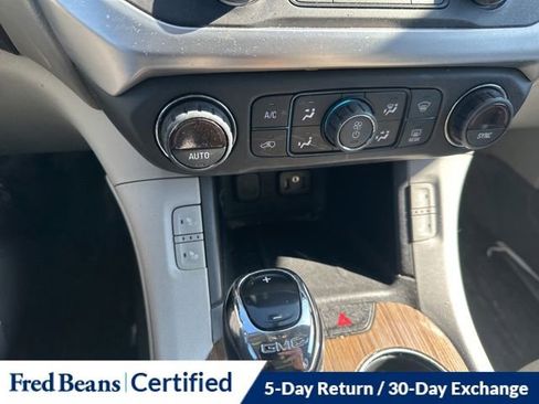 Used 2017 GMC Acadia SLE w/ Driver Alert Package I image 18