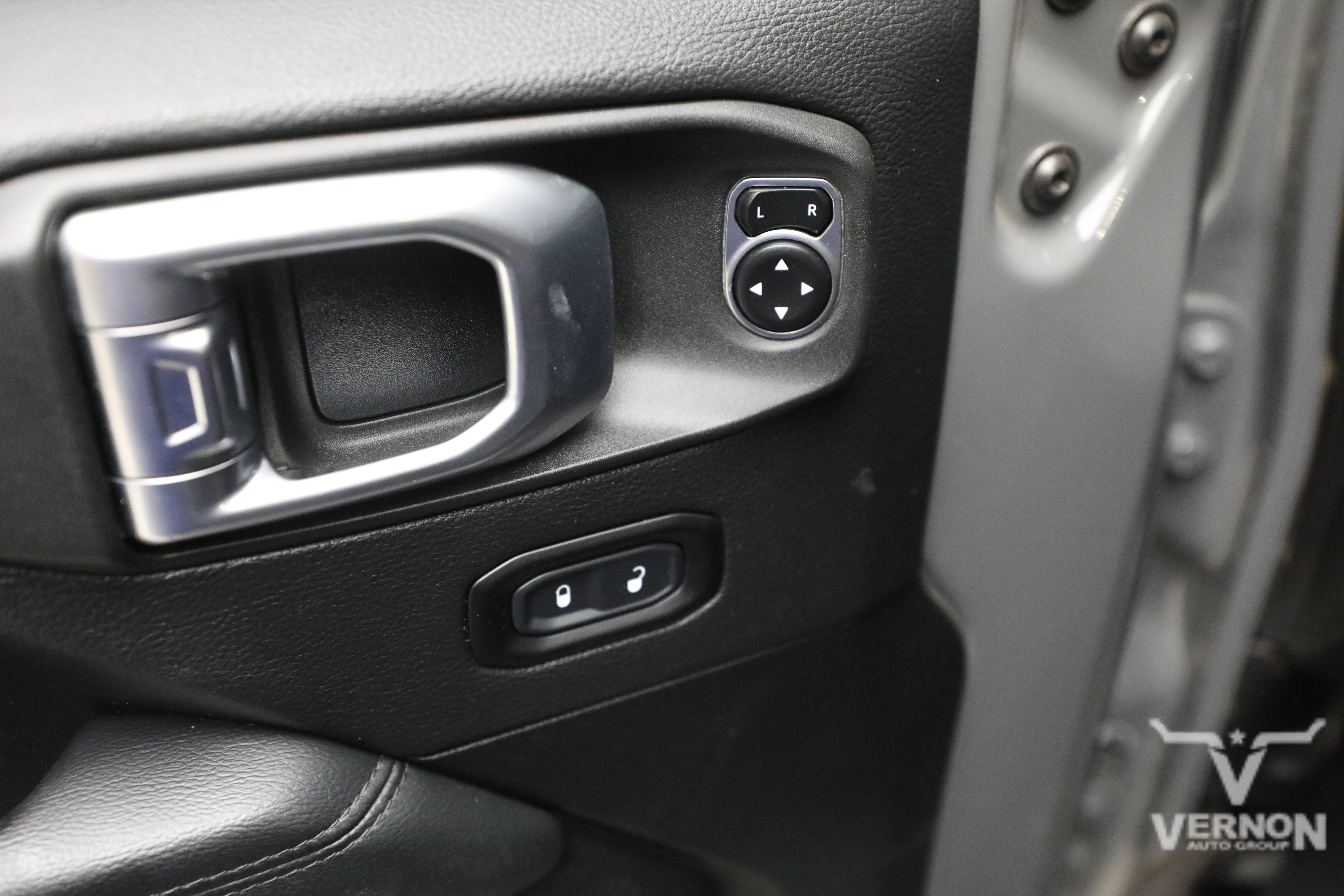 Used 2020 Jeep Wrangler Unlimited Sahara AWD/4WD image 18