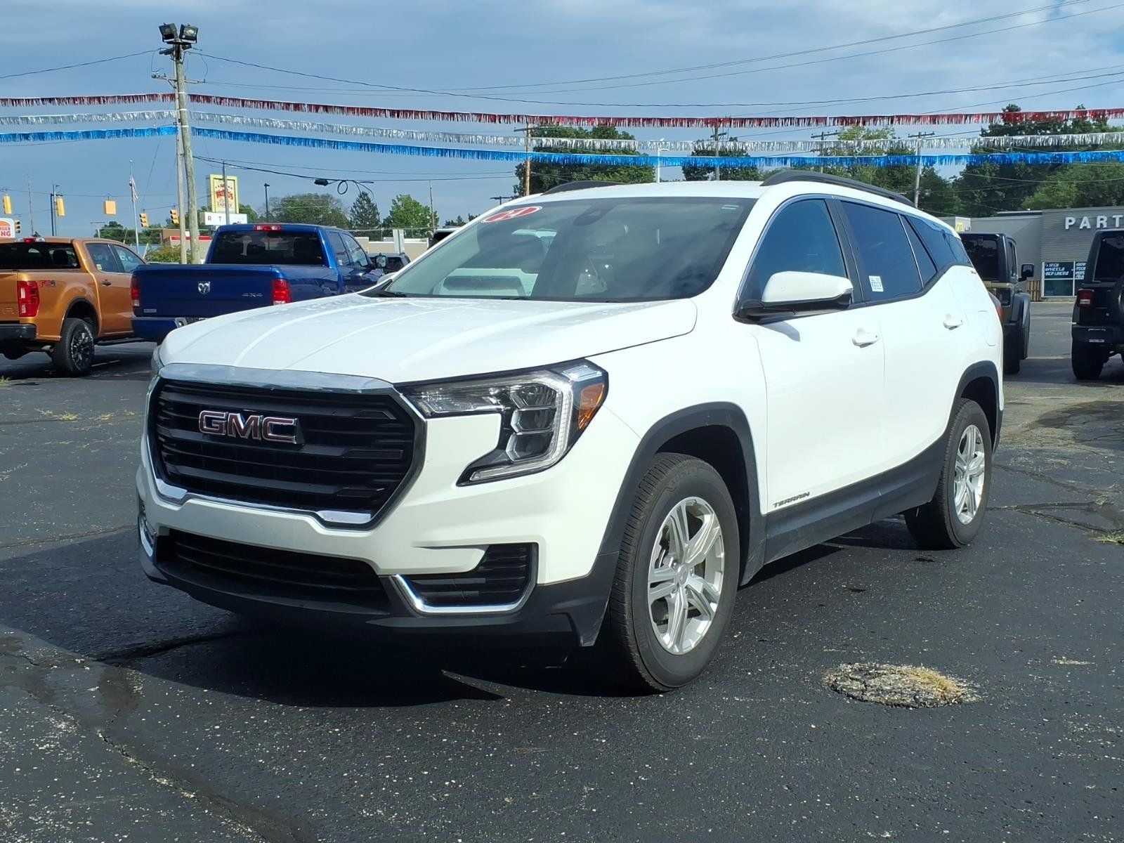 Used 2024 GMC Terrain SLE w/ Driver Convenience Package AWD/4WD image 3