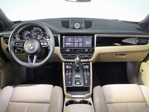 Used 2025 Porsche Macan w/ Premium Package Plus image 21