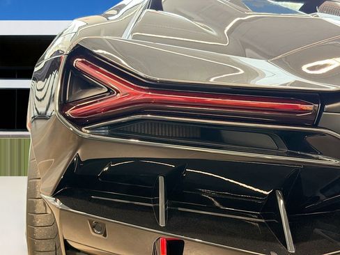 Used 2024 Lamborghini Revuelto image 13