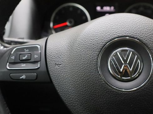 Used 2015 Volkswagen Tiguan S image 8