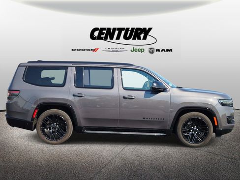 Used 2024 Jeep Wagoneer Series II w/ Convenience Group I AWD/4WD image 2