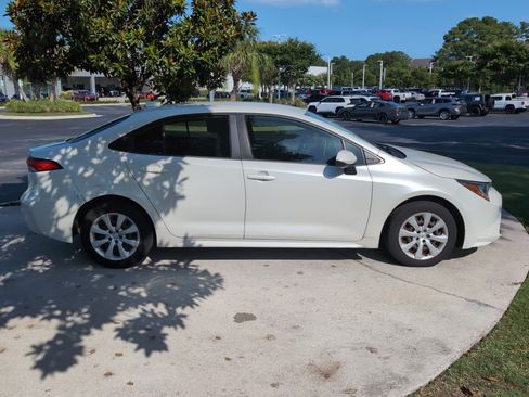 Used 2020 Toyota Corolla LE FWD image 11