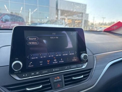 Used 2025 Nissan Altima 2.5 SV image 16