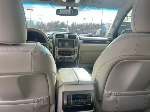 Used 2019 Lexus GX 460 image 36