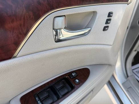 Used 2011 Toyota Avalon Limited FWD image 10