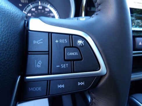 Used 2023 Toyota Highlander Bronze Edition image 19