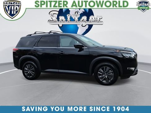 Used 2022 Nissan Pathfinder SV AWD/4WD image 2
