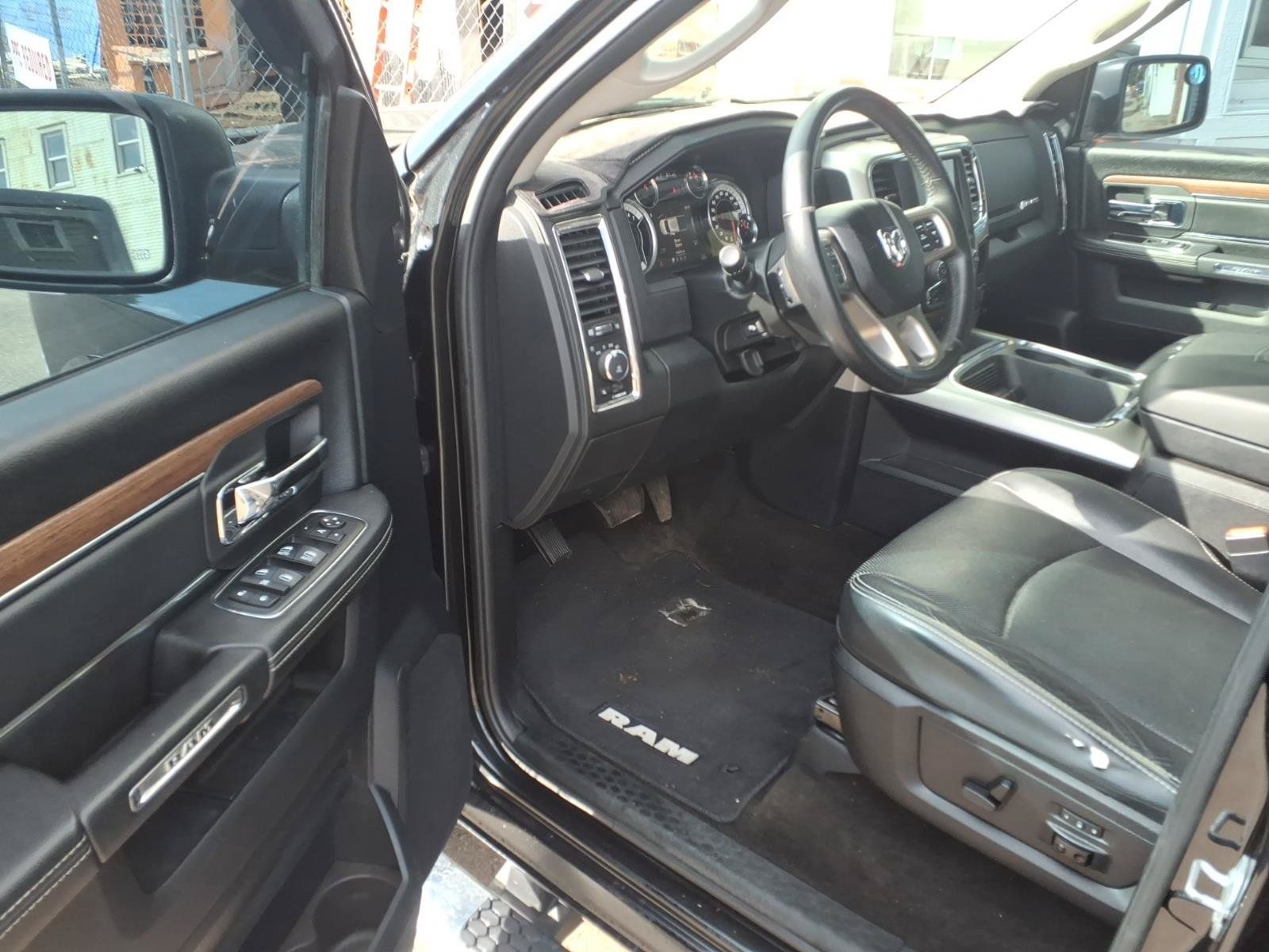 Used 2017 RAM 1500 Laramie w/ Convenience Group AWD/4WD image 9