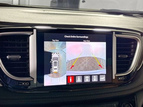 New 2026 Chrysler Pacifica Pinnacle image 17