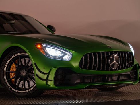 Used 2018 Mercedes-Benz AMG GT R image 32
