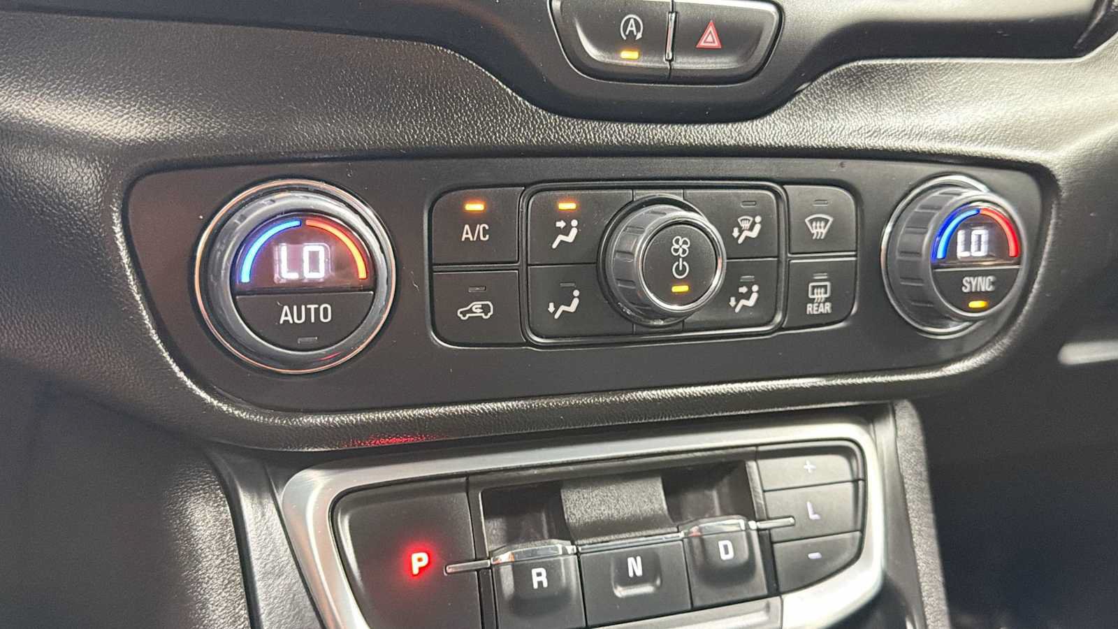 Used 2024 GMC Terrain SLT AWD/4WD image 21