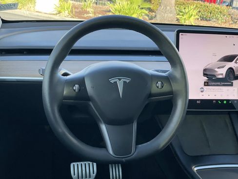 Used 2022 Tesla Model Y Performance image 7