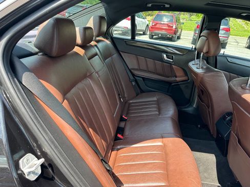 Used 2014 Mercedes-Benz E 550 4MATIC Sedan image 35