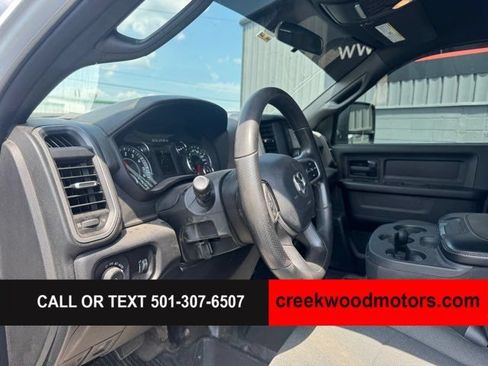 Used 2024 RAM 2500 Tradesman w/ Chrome Appearance Group AWD/4WD image 8