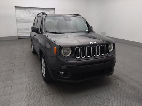 Used 2018 Jeep Renegade Latitude FWD image 14