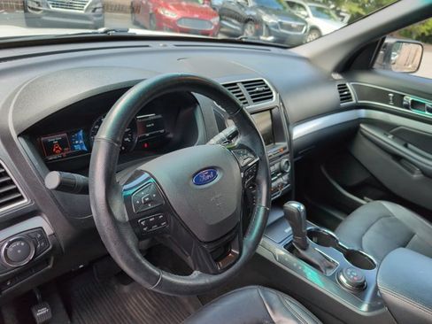 Used 2017 Ford Explorer XLT w/ Equipment Group 202A AWD/4WD image 10