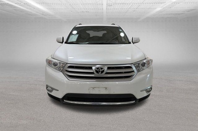 Used 2011 Toyota Highlander SE w/ Tow Pkg AWD/4WD image 2
