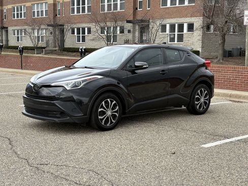 Used 2019 Toyota C-HR LE FWD image 2
