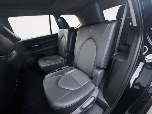 Used 2024 Toyota Grand Highlander XLE image 11