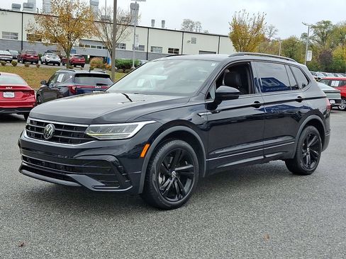 Used 2023 Volkswagen Tiguan SE R-Line image 3
